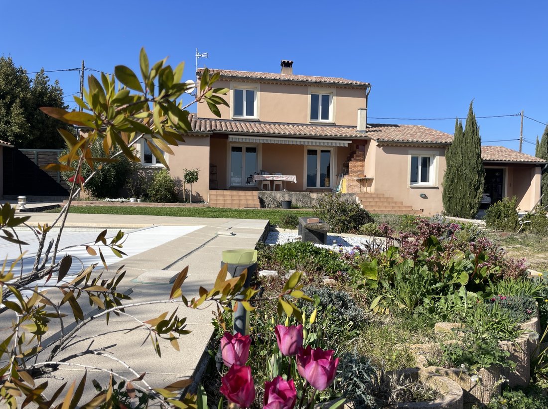 Villa in Rasteau, Provence-Alpes-Côte d'Azur, France 1 - 17467213