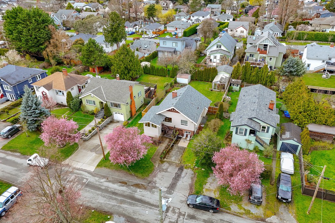 House in Saanich, British Columbia, Canada 2 - 17465969
