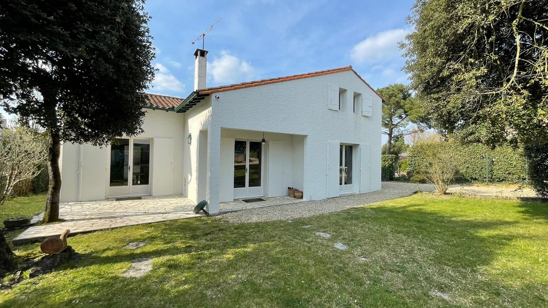 House in Vaux-sur-Mer, Nouvelle-Aquitaine, France 1 - 17467072