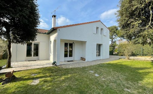 House in Vaux-sur-Mer, Nouvelle-Aquitaine, France 1