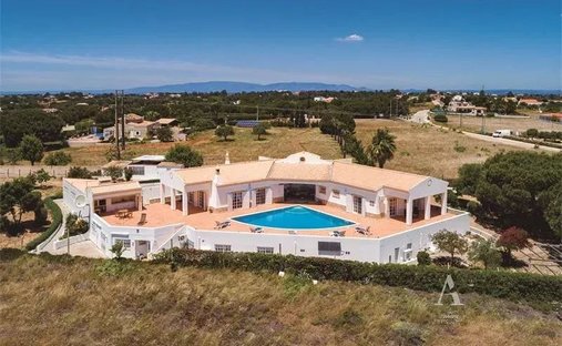 Villa in Lagoa e Carvoeiro, Algarve, Portugal 1