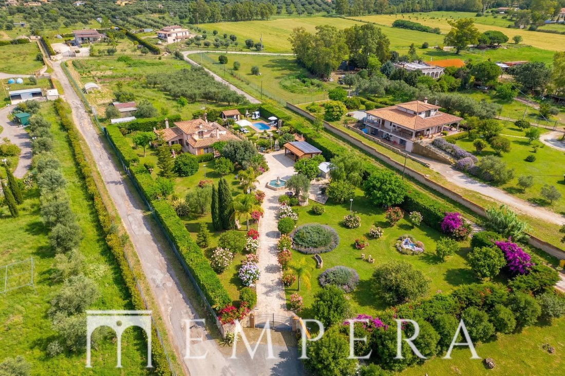 Villa in Aurelia District, Civitavecchia, Lazio 3 - 17468264