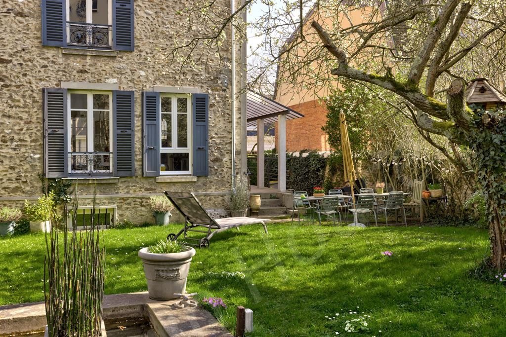 House in Côte Saint Louis, Garches, France 2 - 17469228