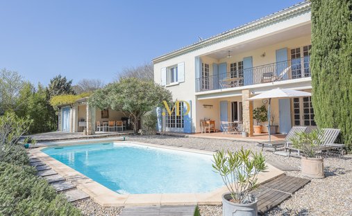 18th Century Château Facing The Luberon