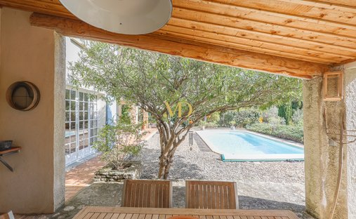 18th Century Château Facing The Luberon