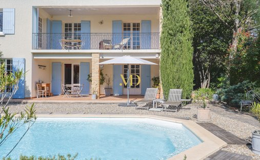 18th Century Château Facing The Luberon