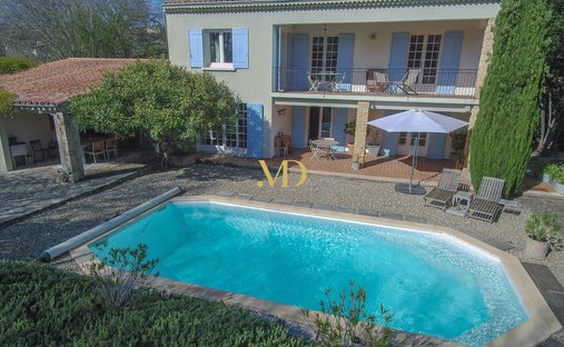 18th Century Château Facing The Luberon