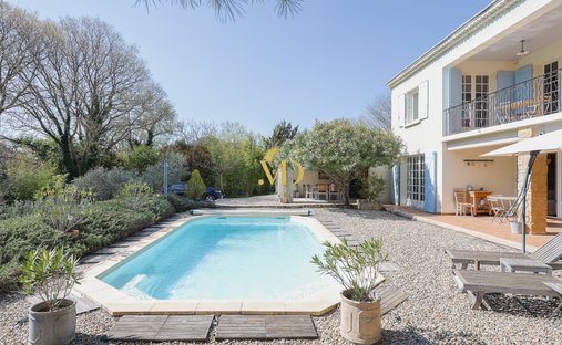 18th Century Château Facing The Luberon