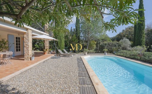 18th Century Château Facing The Luberon