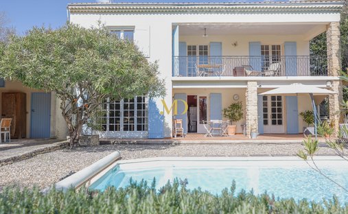 18th Century Château Facing The Luberon