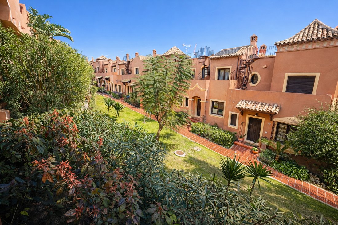 Townhouse in Estepona, Andalusia, Spain 1 - 17469618