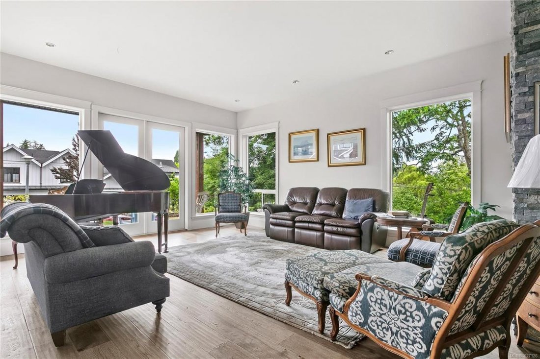 House in Saanich, British Columbia, Canada 4 - 17469738
