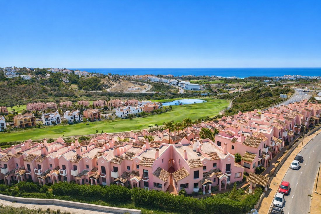 Townhouse in Estepona, Andalusia, Spain 2 - 17469618