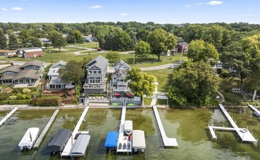 House in Syracuse, Indiana, United States 1