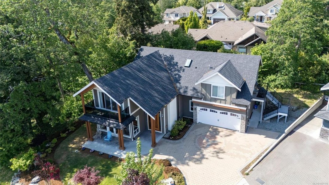 House in Saanich, British Columbia, Canada 2 - 17469738