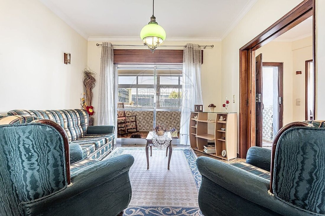 House in Carnaxide e Queijas, Lisbon, Portugal 2 - 17469705