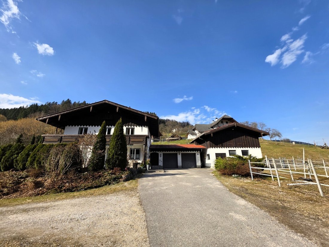 Mehr Als Ein Zuhause: Ein Refugium Für Mensch Und Tier Zweifamilienhaus Mit Doppelgarage Und Stal