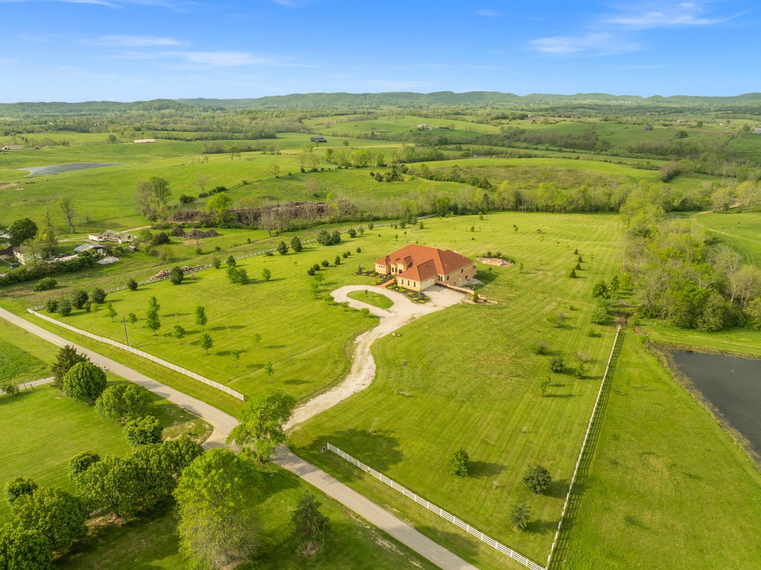 House in Lancaster, Kentucky, United States 1 - 17470027