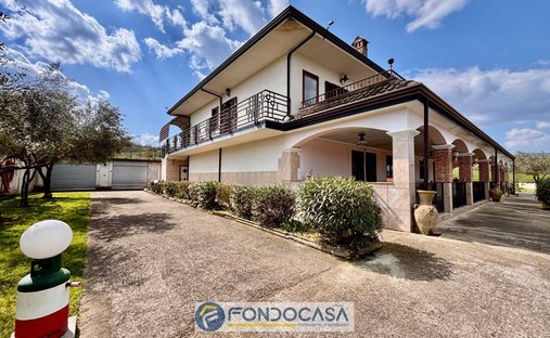 Villa en Alvignano, Campania, Italia 1