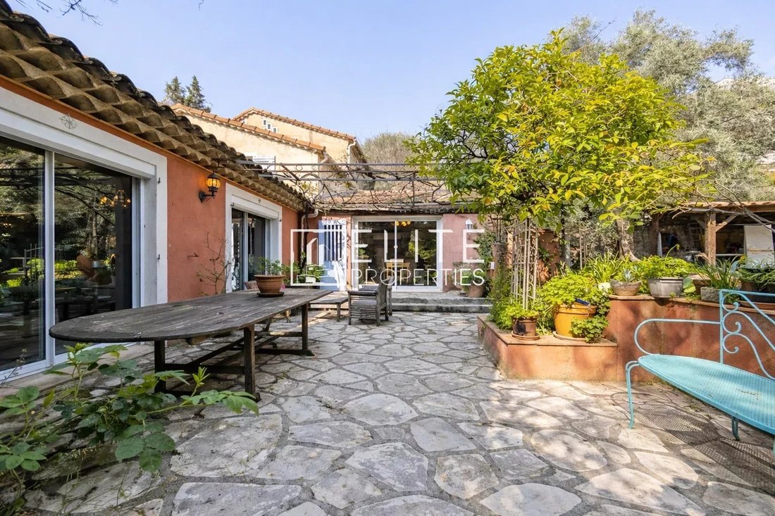 House in Grasse, Provence-Alpes-Côte d'Azur, France 3 - 17472085