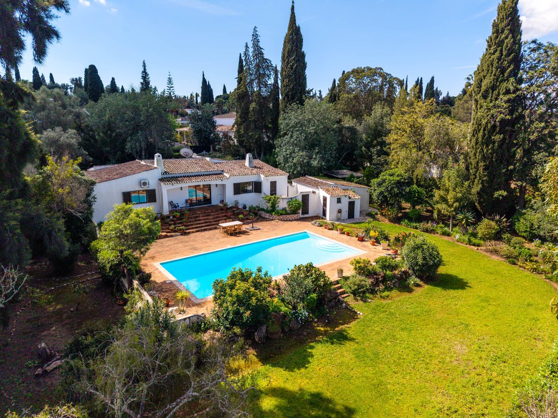 Villa in Mexilhoeira Grande, Algarve, Portugal 1 - 17472170