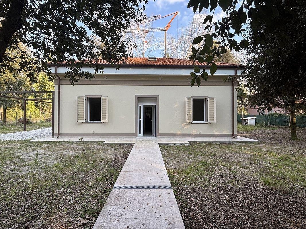 House in Ronchi, Massa, Italy 1 - 17474185