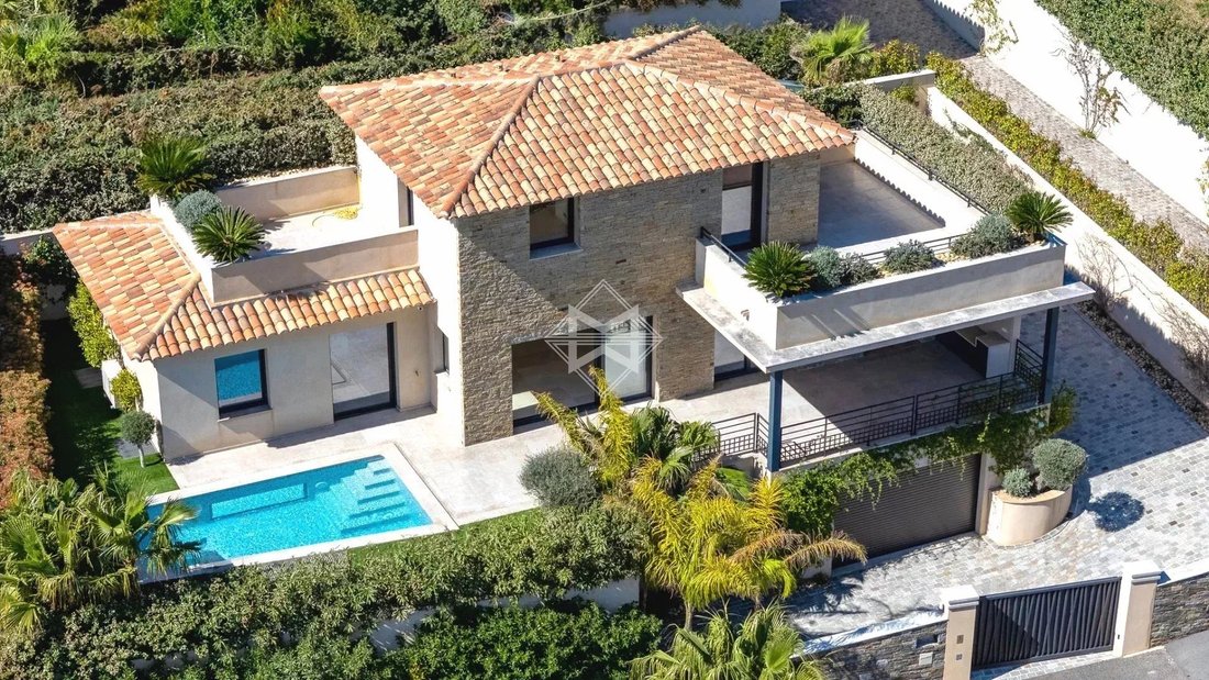 Villa in Ville-Les Saquedes-Le Bouillonnet, Sainte-Maxime, France 1 - 17472068