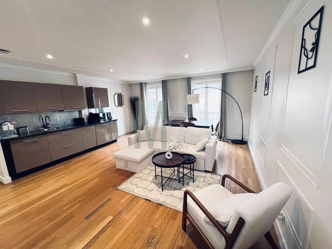 Apartment in Saint Philippe du Roule, Paris 8e Arrondissement, Paris 2 - 17471993