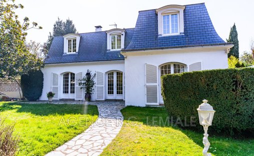 Villa in Charlemagne, Maisons-Laffitte, France 1