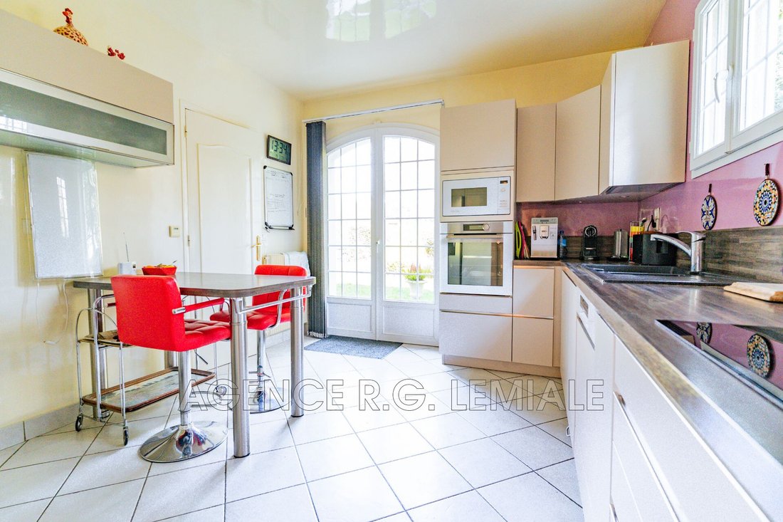 Villa in Charlemagne, Maisons-Laffitte, France 4 - 17394295