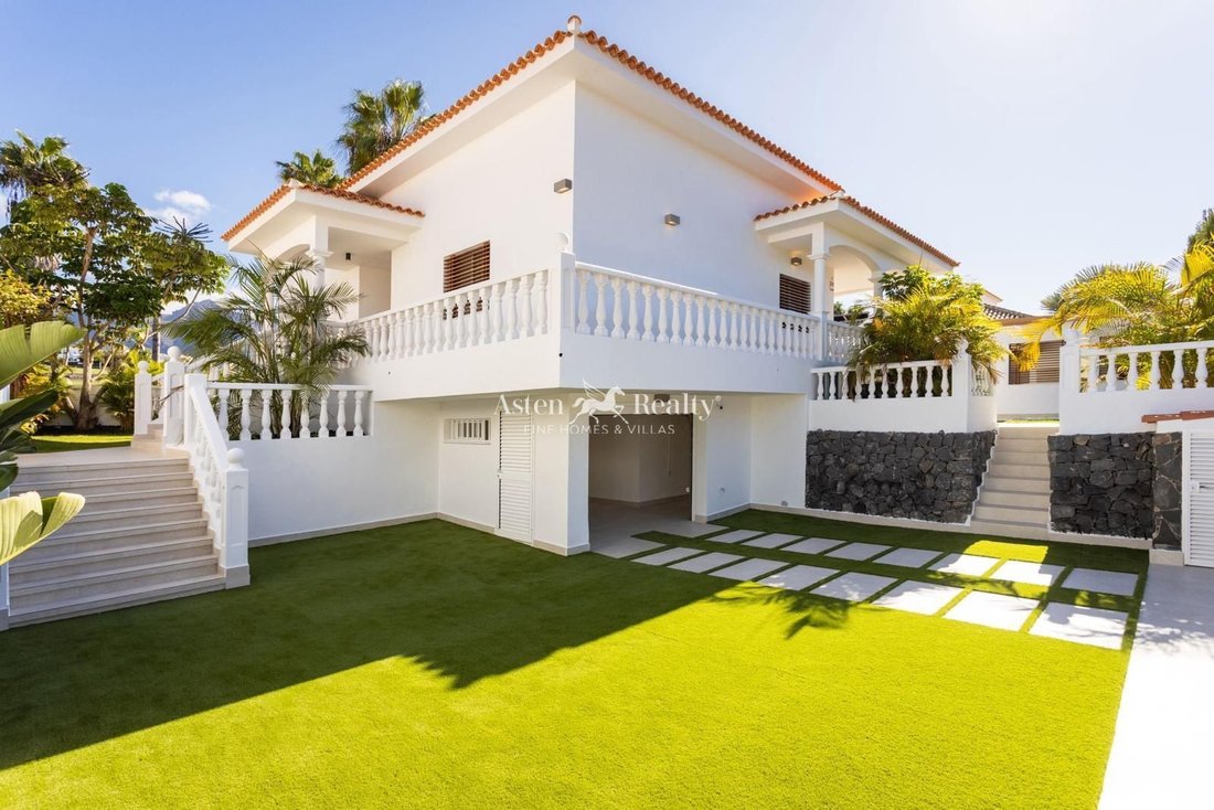 Villa in La Caleta, Adeje, Canary Islands 2 - 17471798