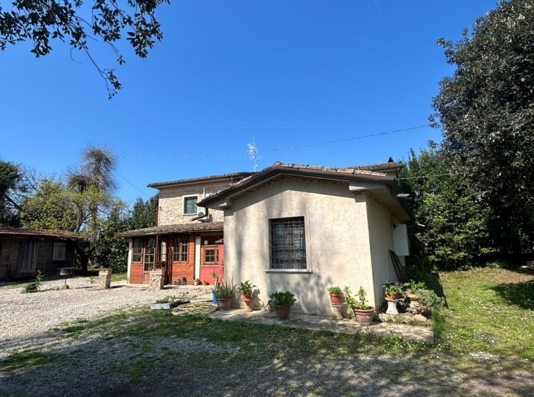 House in Pietrasanta, Tuscany, Italy 1 - 17473203