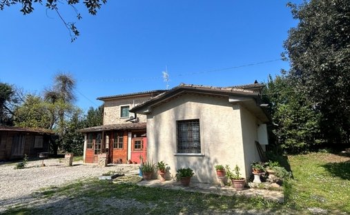 House in Pietrasanta, Tuscany, Italy 1