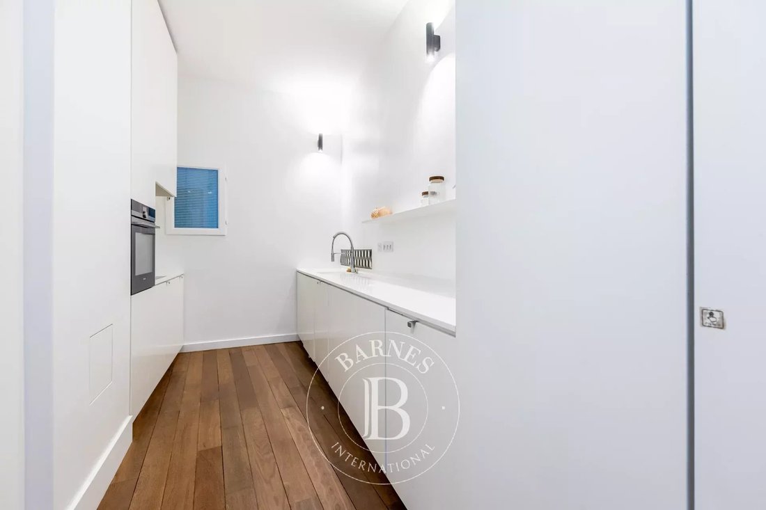 Apartment in Mairie, Paris 8e Arrondissement, Paris 4 - 17471995