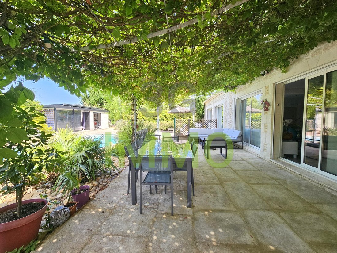Casa en Uzès, Occitania, Francia 1 - 17473932
