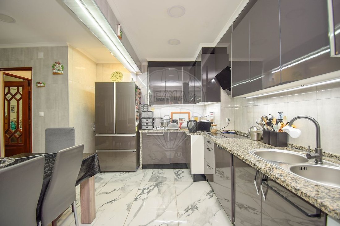 Apartment in Póvoa de Santo Adrião, Lisbon, Portugal 1 - 17471389
