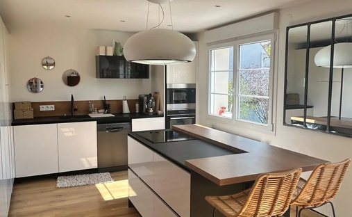 19th Century Château With 4,34 Hectare Wooded Park Swimming Pool Burgundy, Near Beaune