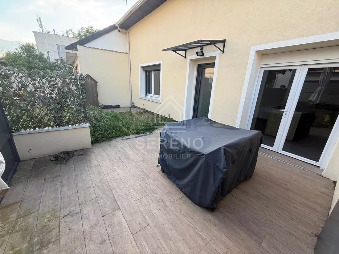 House in Fontenay-sous-Bois, Ile-de-France, France 2 - 17470535