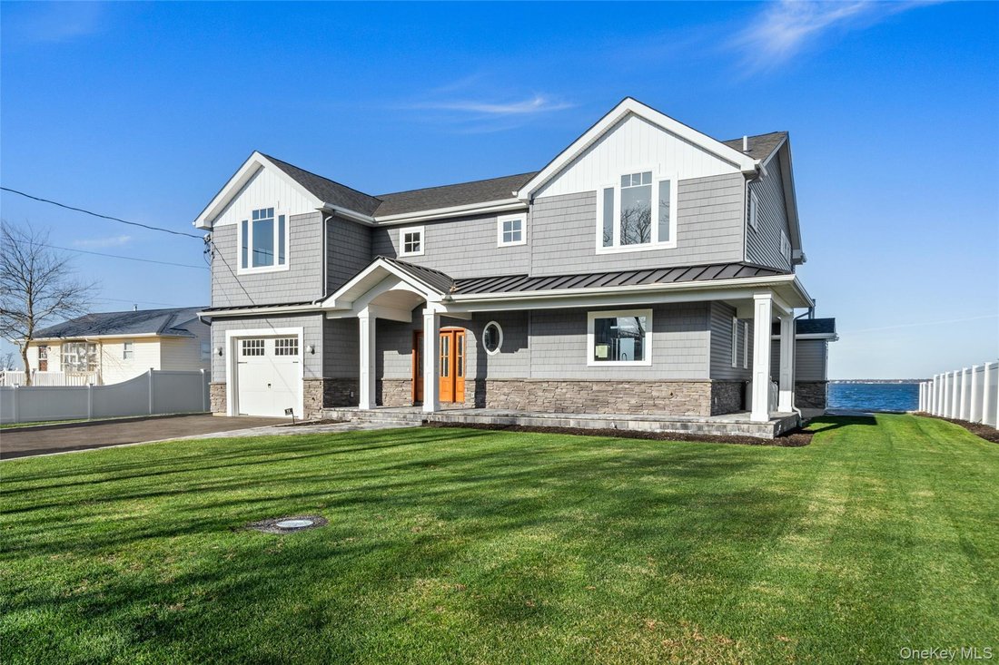 House in Shirley, New York, United States 1 - 17472932