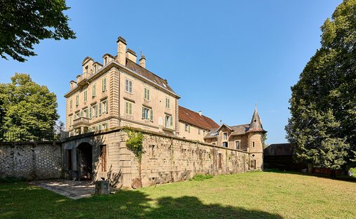 Villa in Lons-le-Saunier, Bourgogne – Franche-Comté, France 1