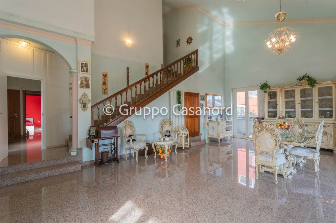Villa in Carugate, Lombardy, Italy 2 - 17474200