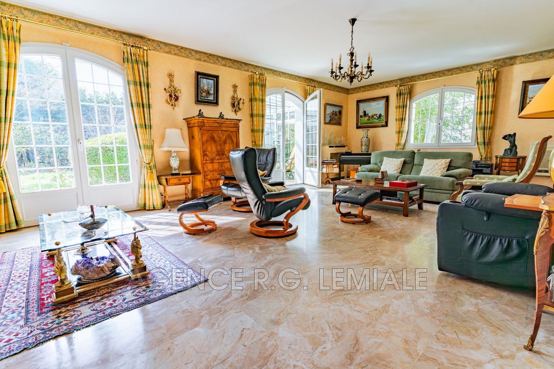 Villa in Charlemagne, Maisons-Laffitte, France 2 - 17394295