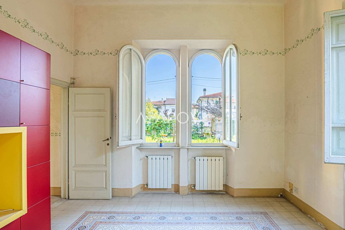 Villa in Historic Center, Lucca, Tuscany 2 - 17471346