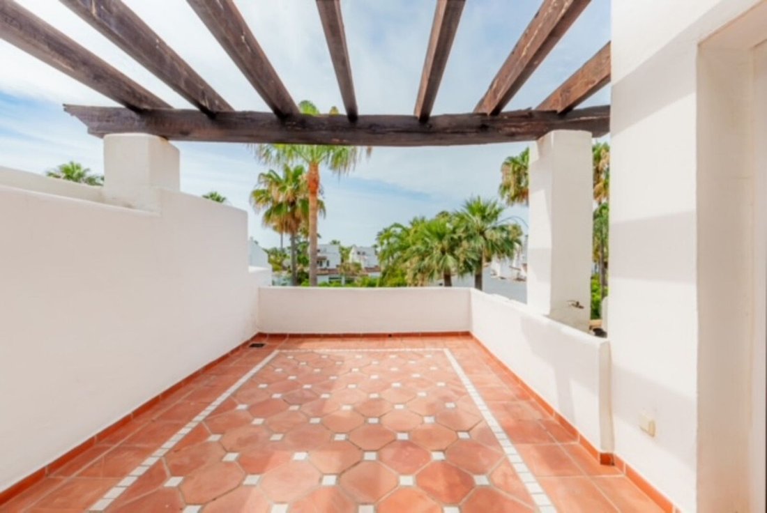 Townhouse in Estepona, Andalusia, Spain 2 - 17472190