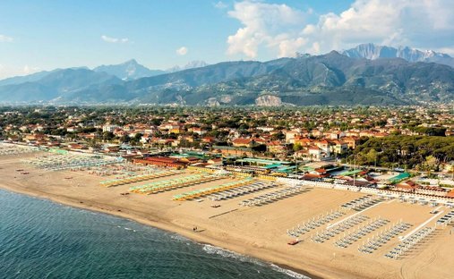 Villa in Caranna-Vaiana, Forte dei Marmi, Tuscany 1