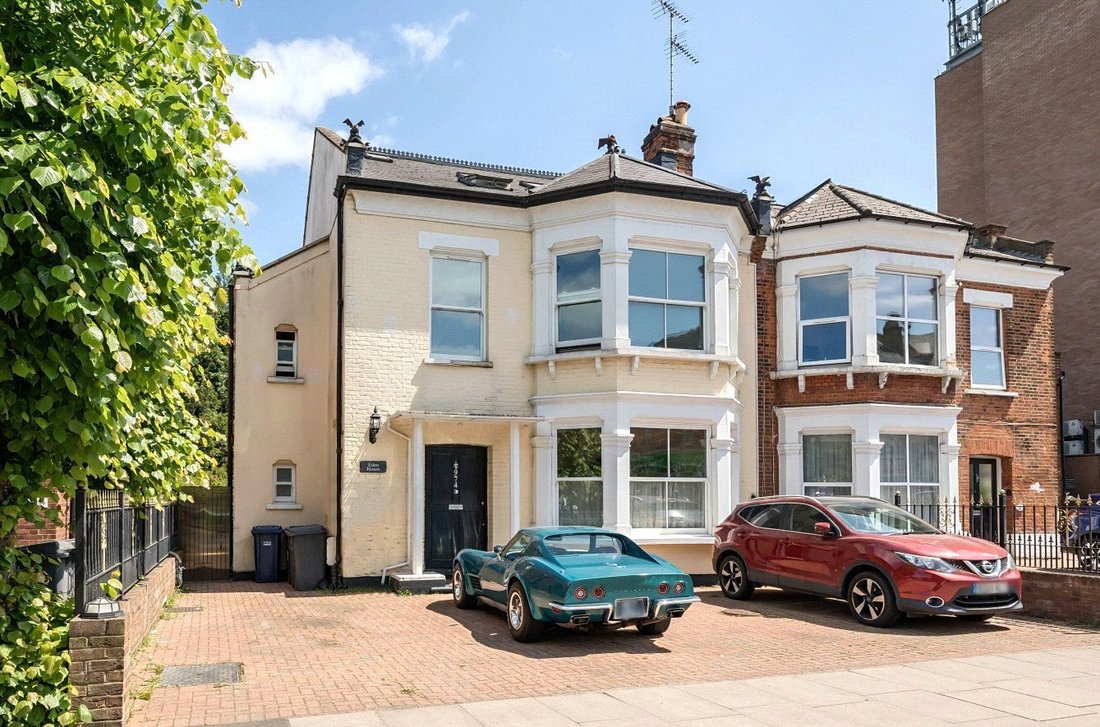 House in Barnet, England 1 - 16945313