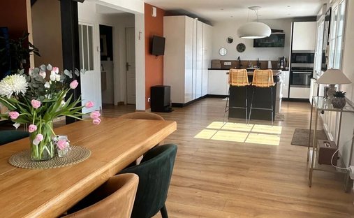 19th Century Château With 4,34 Hectare Wooded Park Swimming Pool Burgundy, Near Beaune