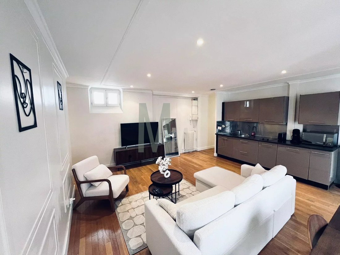 Apartment in Saint Philippe du Roule, Paris 8e Arrondissement, Paris 3 - 17471993