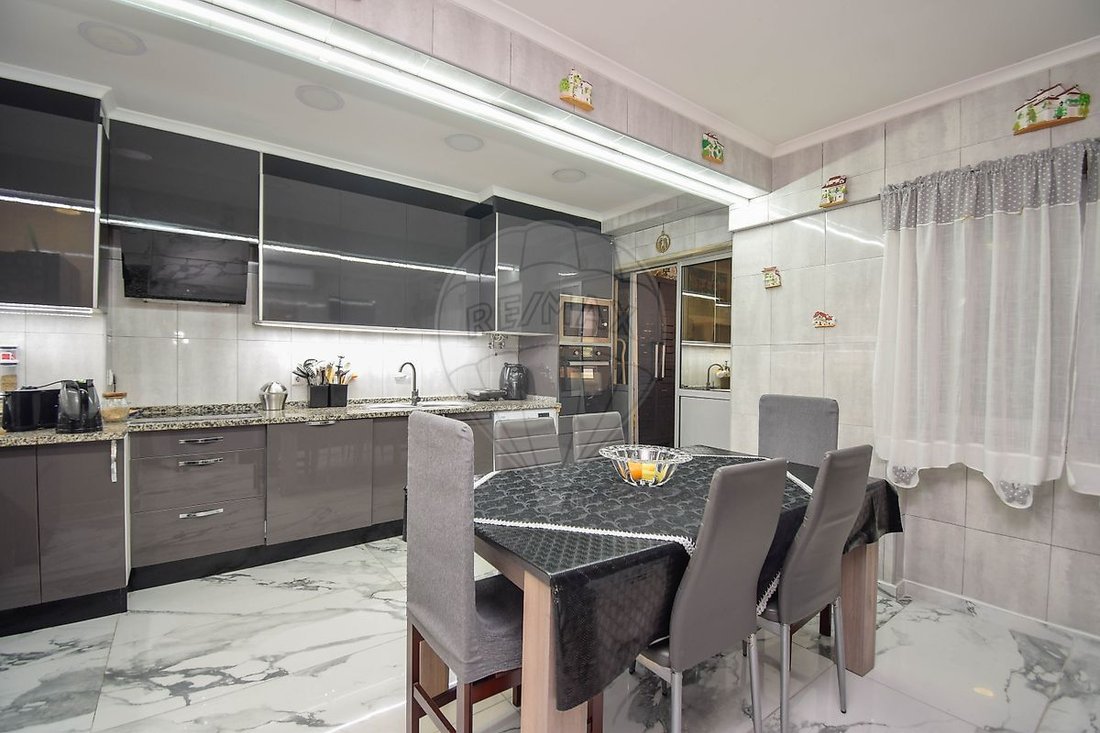 Apartment in Póvoa de Santo Adrião, Lisbon, Portugal 2 - 17471389