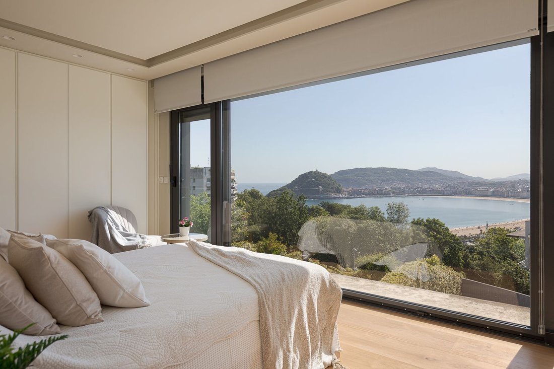 Townhouse in Mendebaldea, Donostia-San Sebastian, Spain 1 - 17474099